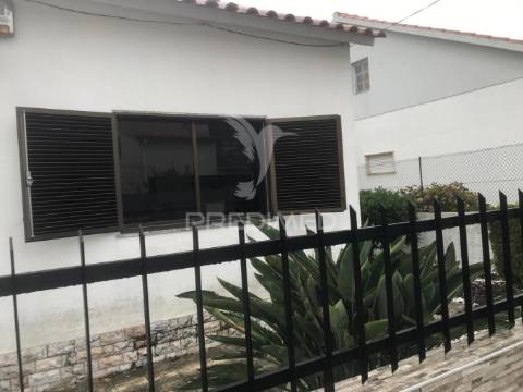 Moradia isolada t3+2 com garagem - quinta do conde
