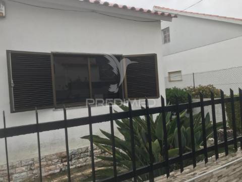 Moradia isolada t3+2 com garagem - quinta do conde