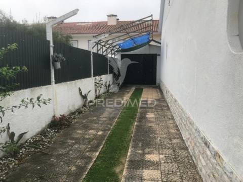 Moradia isolada t3+2 com garagem - quinta do conde