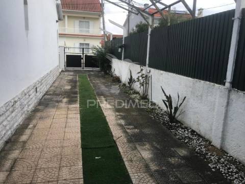 Moradia isolada t3+2 com garagem - quinta do conde
