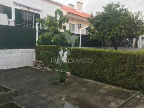 Moradia isolada t3+2 com garagem - quinta do conde