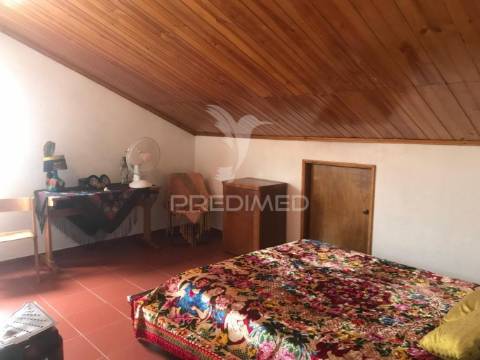 Moradia isolada t3+2 com garagem - quinta do conde