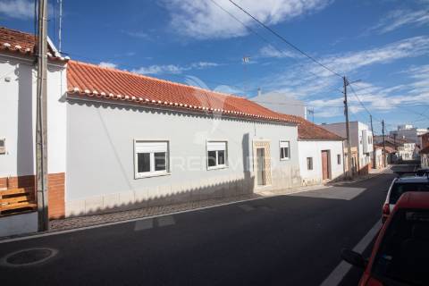 Moradia t3 em aveiras de cima