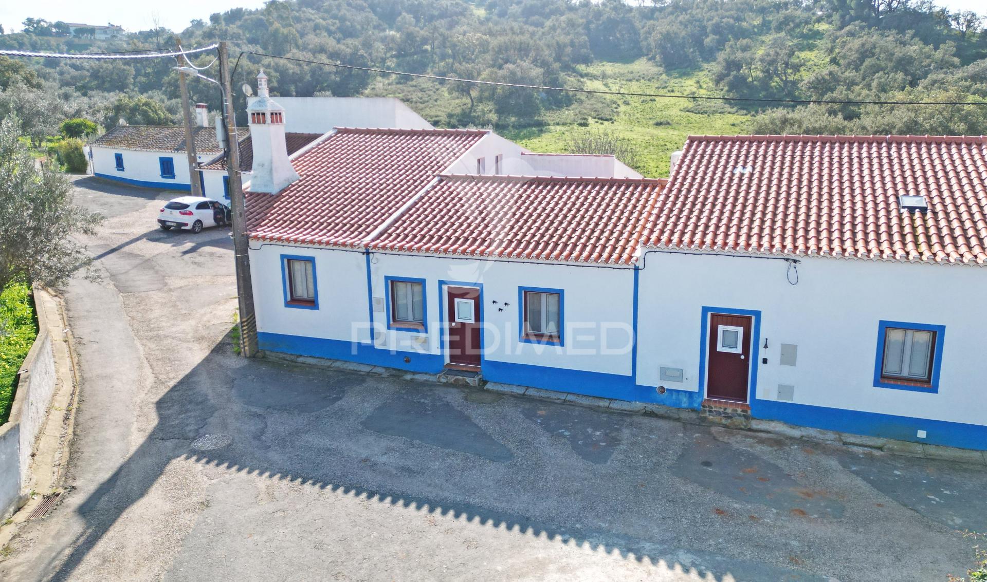 Moradia com 2 quartos e mezzanine em vale de santiago