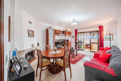 Novo preço - apartamento t2 c/garagem em agualva-cacém – oportunidade única
