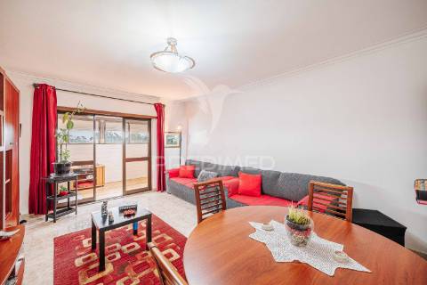 Novo preço - apartamento t2 c/garagem em agualva-cacém – oportunidade única
