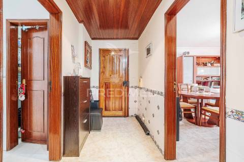 Novo preço - apartamento t2 c/garagem em agualva-cacém – oportunidade única