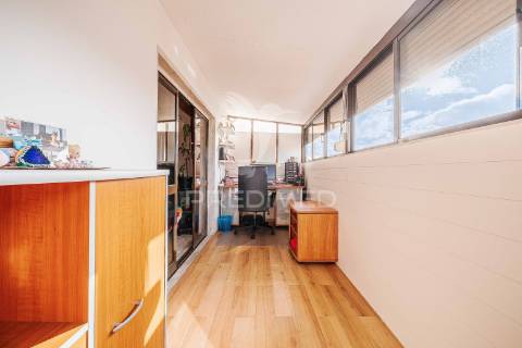Novo preço - apartamento t2 c/garagem em agualva-cacém – oportunidade única