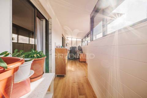 Novo preço - apartamento t2 c/garagem em agualva-cacém – oportunidade única