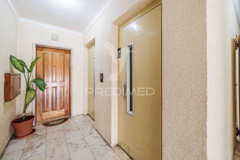 Novo preço - apartamento t2 c/garagem em agualva-cacém – oportunidade única