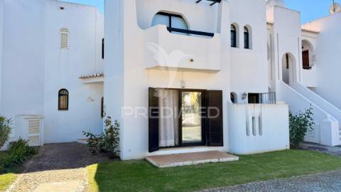 Apartamento t2 totalmente remodelado na charmosa vila de alvor