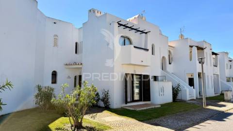 Apartamento t2 totalmente remodelado na charmosa vila de alvor