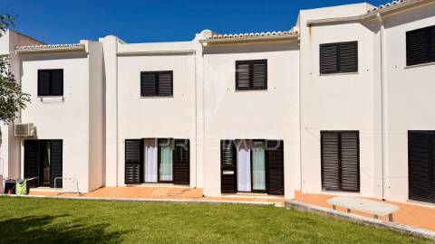 Apartamento t2 totalmente remodelado na charmosa vila de alvor