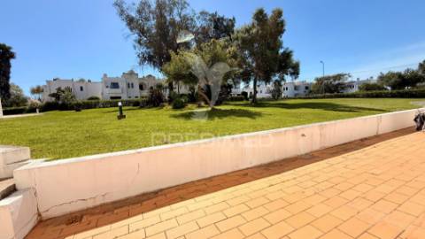 Apartamento t2 totalmente remodelado na charmosa vila de alvor