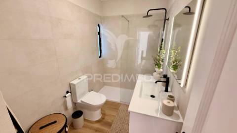 Apartamento t2 totalmente remodelado na charmosa vila de alvor