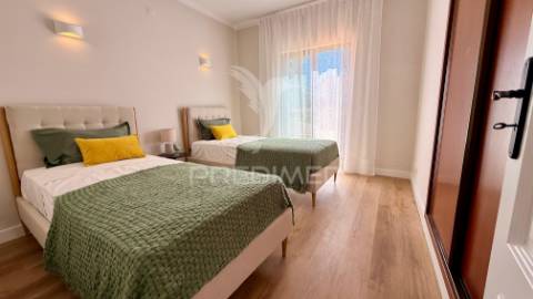 Apartamento t2 totalmente remodelado na charmosa vila de alvor