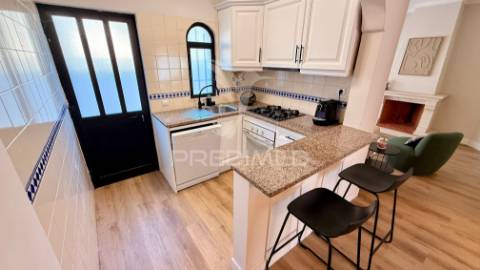 Apartamento t2 totalmente remodelado na charmosa vila de alvor