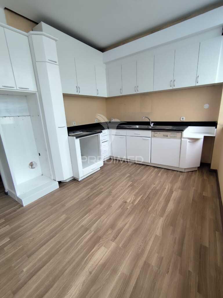 Vende-se t1 + 1 na areosa