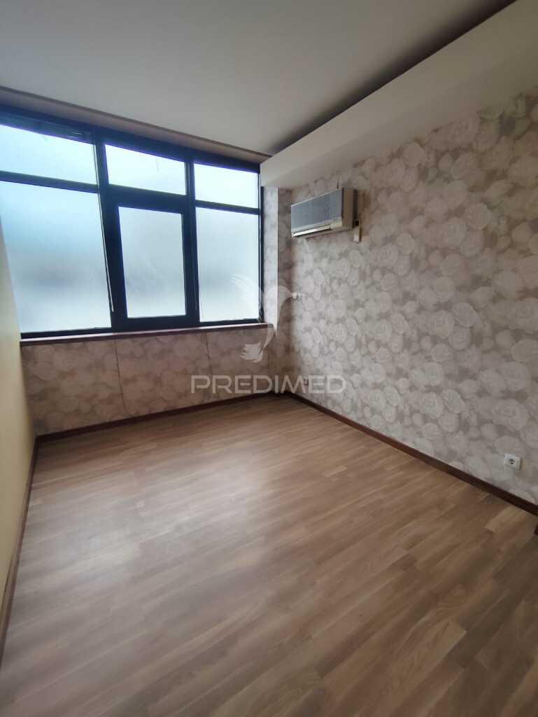 Vende-se t1 + 1 na areosa