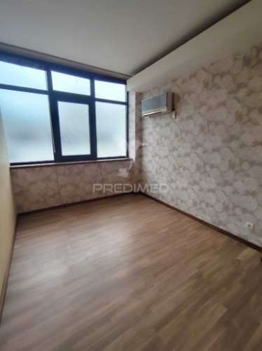 Vende-se t1 + 1 na areosa