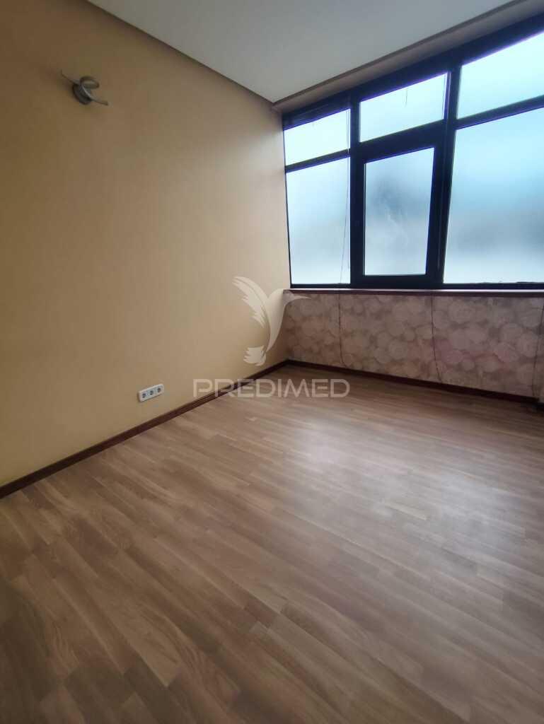 Vende-se t1 + 1 na areosa