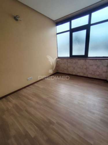 Vende-se t1 + 1 na areosa
