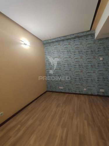 Vende-se t1 + 1 na areosa