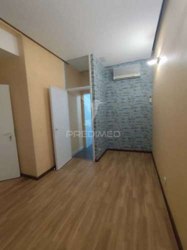 Vende-se t1 + 1 na areosa