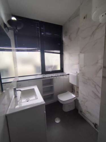 Vende-se t1 + 1 na areosa