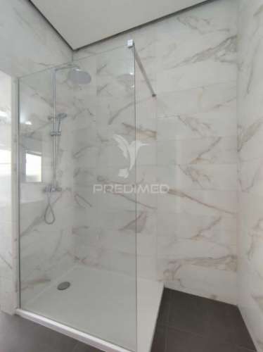 Vende-se t1 + 1 na areosa