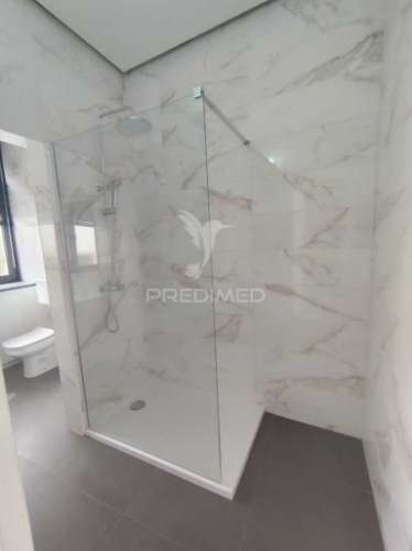 Vende-se t1 + 1 na areosa