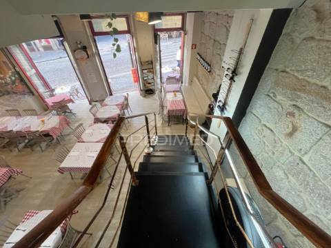 Trespasse de pizzaria na zona histórica do porto