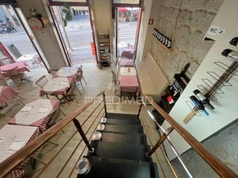 Trespasse de pizzaria na zona histórica do porto