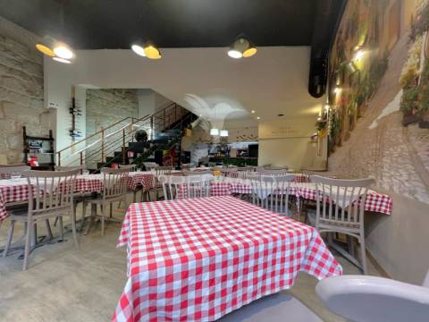 Trespasse de pizzaria na zona histórica do porto