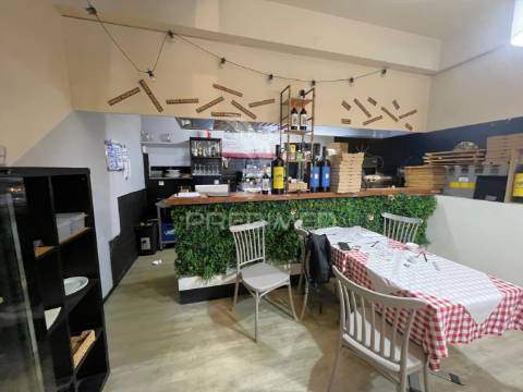 Trespasse de pizzaria na zona histórica do porto