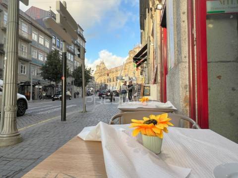 Trespasse de pizzaria na zona histórica do porto