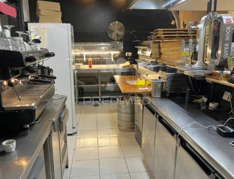 Trespasse de pizzaria na zona histórica do porto
