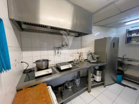 Trespasse de pizzaria na zona histórica do porto