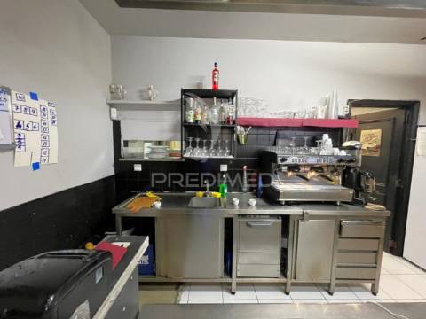 Trespasse de pizzaria na zona histórica do porto