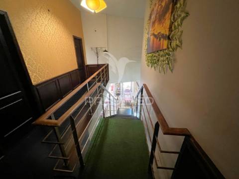 Trespasse de pizzaria na zona histórica do porto