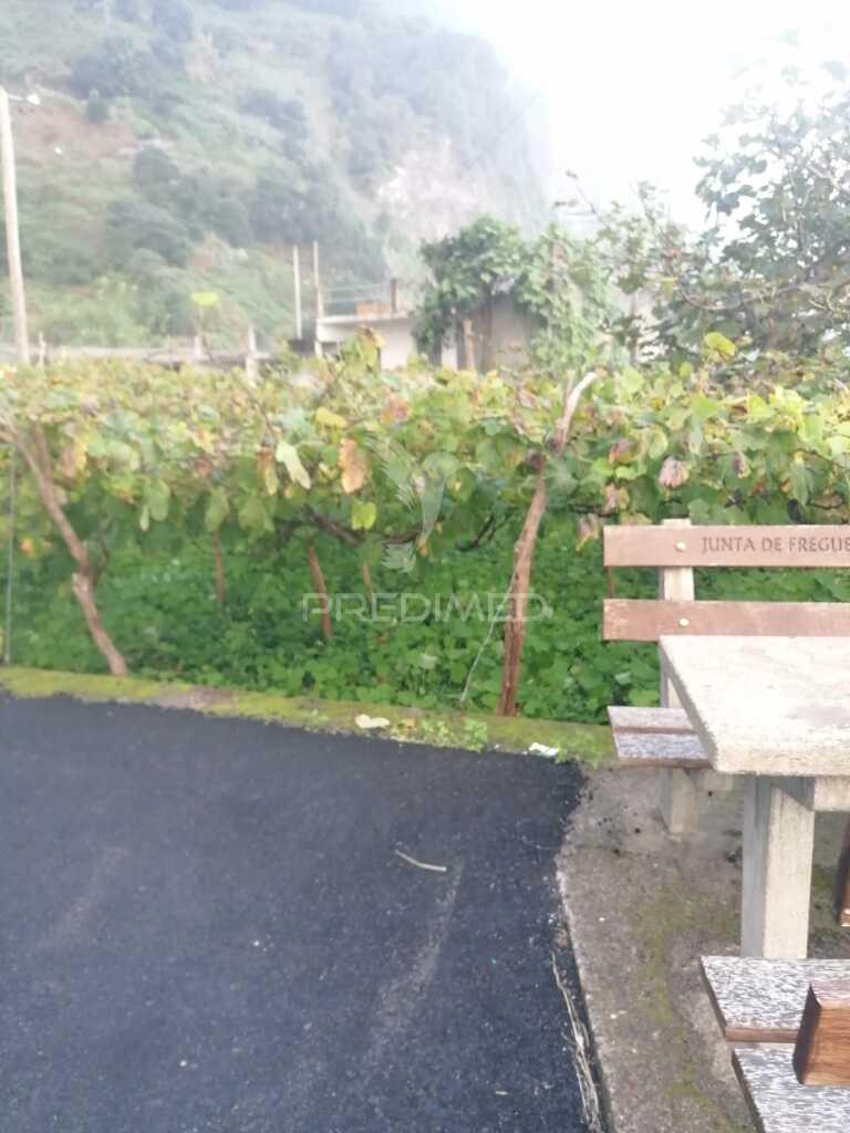 Vendo 2 palheiros e 400m2 de terreno no seixal ilha da madeira