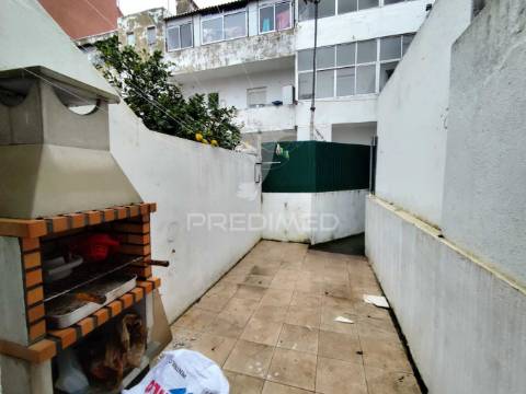 Apartamento t2 remodelado lavradio