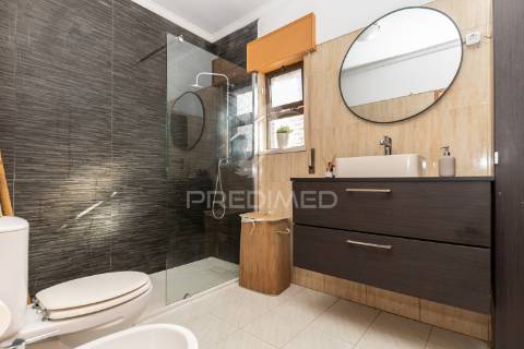 Apartamento t2 em setúbal no bairro vale do cobro