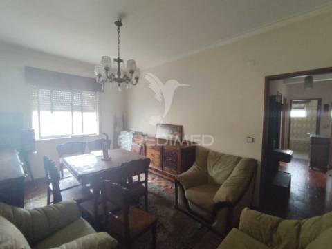 Apartamento t1 para restauro – oportunidade de investimento | cruz de pau, seixal