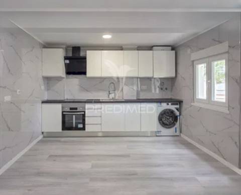 Apartamento t3 — excelente oportunidade de remodelação total no laranjeiro (almada)