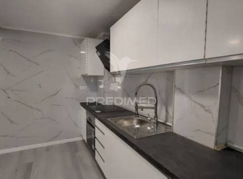Apartamento t3 — excelente oportunidade de remodelação total no laranjeiro (almada)