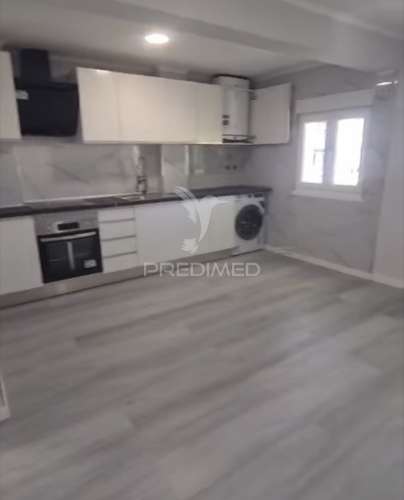 Apartamento t3 — excelente oportunidade de remodelação total no laranjeiro (almada)