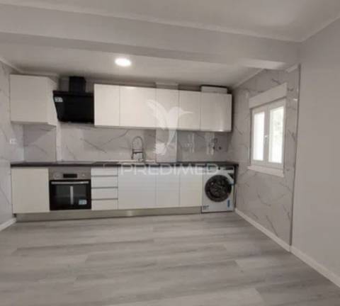 Apartamento t3 — excelente oportunidade de remodelação total no laranjeiro (almada)