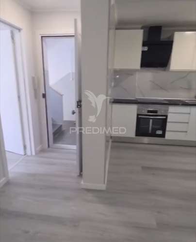 Apartamento t3 — excelente oportunidade de remodelação total no laranjeiro (almada)