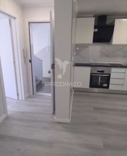 Apartamento t3 — excelente oportunidade de remodelação total no laranjeiro (almada)